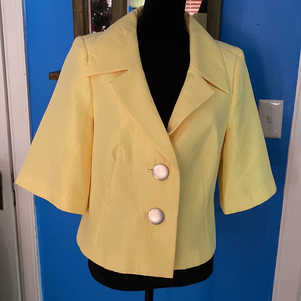 NWOT butter yellow cropped “40s” jacket (pencil skirts!) quilted, lg buttons